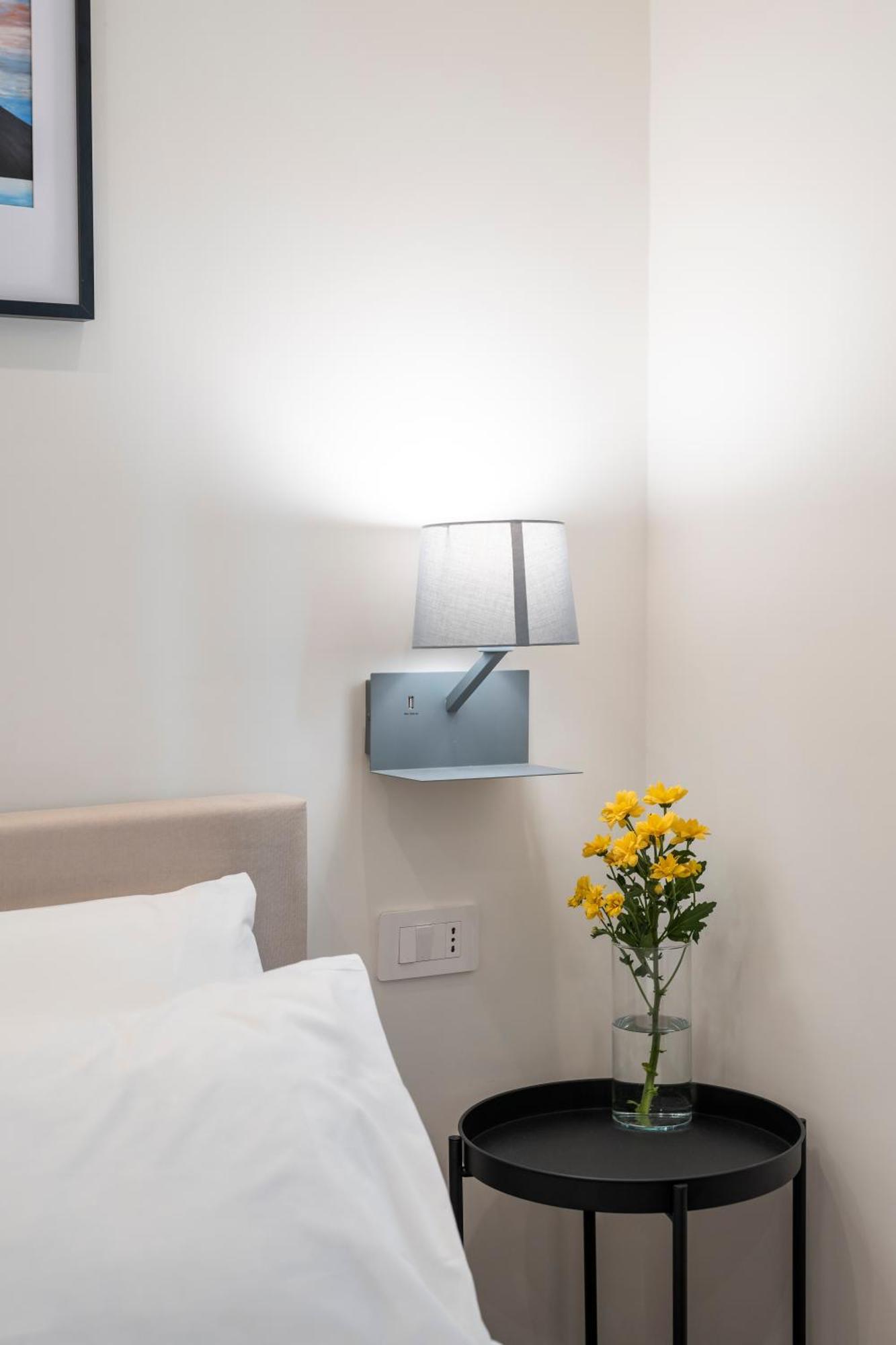 Well Suites - Piazza Dei Martiri ナポリ エクステリア 写真