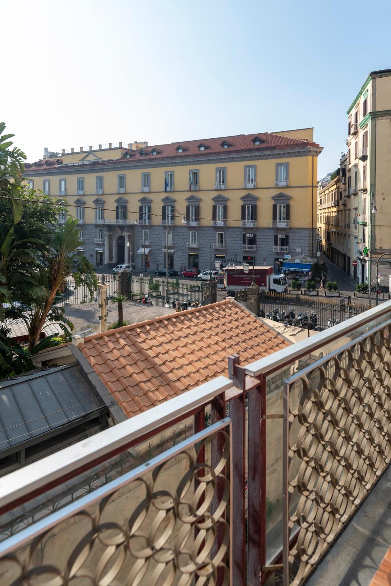 Well Suites - Piazza Dei Martiri ナポリ エクステリア 写真